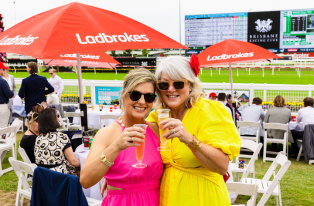 bubbles-and-beer-trackside-and-precinct-offer-thumbnail | Brisbane Racing Club