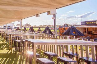 Champions Courtyard | Brisbane Racing Club 